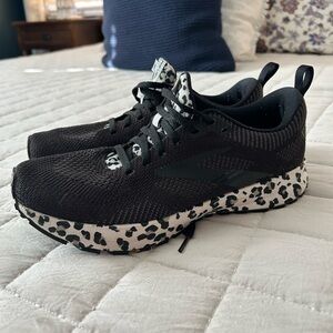 Brooks Women's Black with White Leopard-Print Athletic Shoes